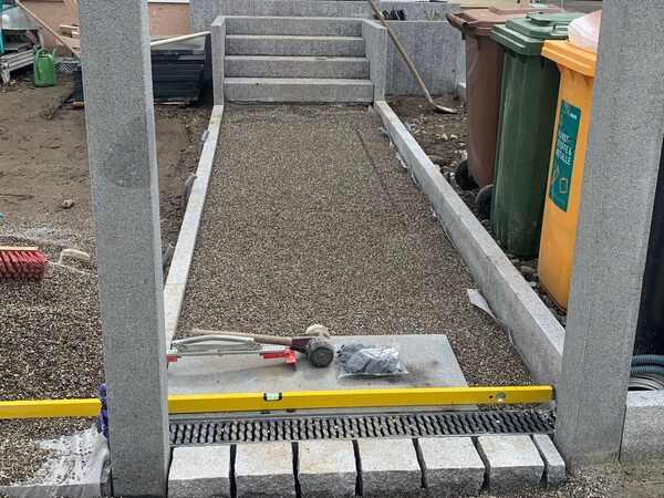 Landschaftsbau Augsburg – Eingangsbereich professionell gestalten